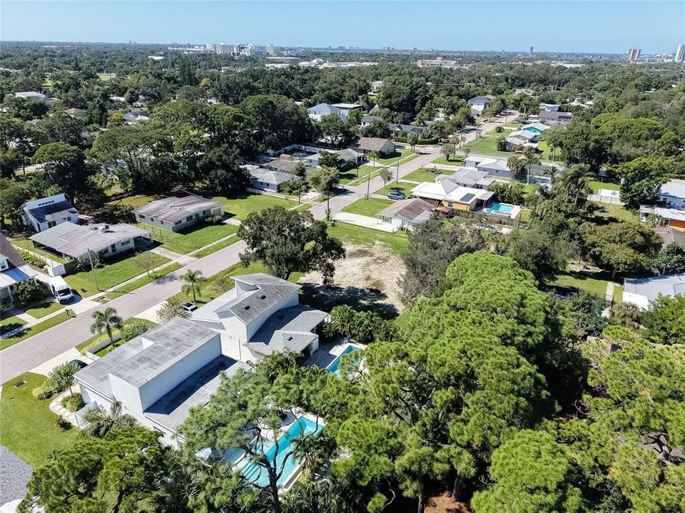 待售: $775,000 (0.40 acres)