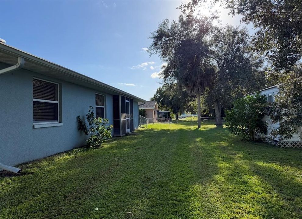 For Sale: $230,000 (3 beds, 2 baths, 1164 Square Feet)