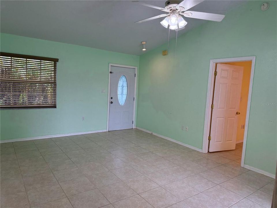 For Sale: $230,000 (3 beds, 2 baths, 1164 Square Feet)