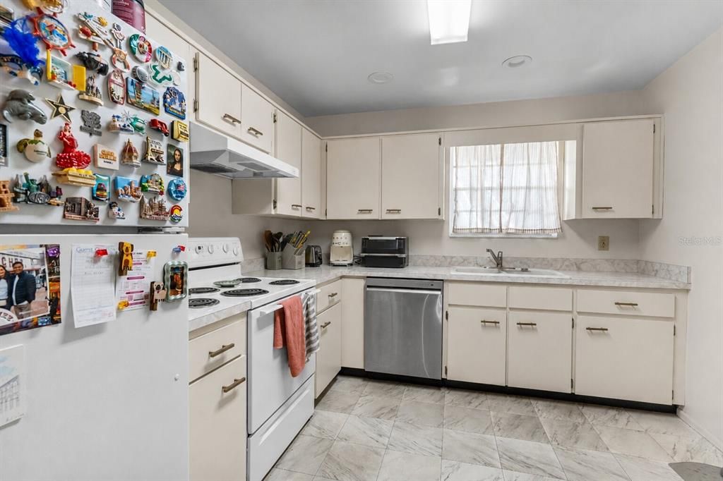 For Rent: $1,575 (2 beds, 1 baths, 1060 Square Feet)