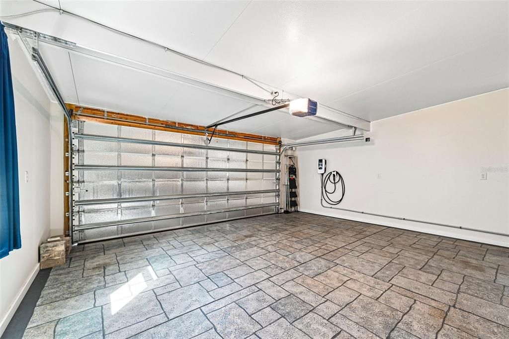 На продажу: $294,900 (2 спален, 2 ванн, 1168 Квадратных фут)