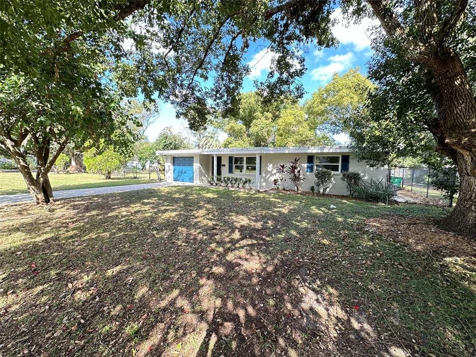 For Rent: $1,900 (3 beds, 1 baths, 1000 Square Feet)