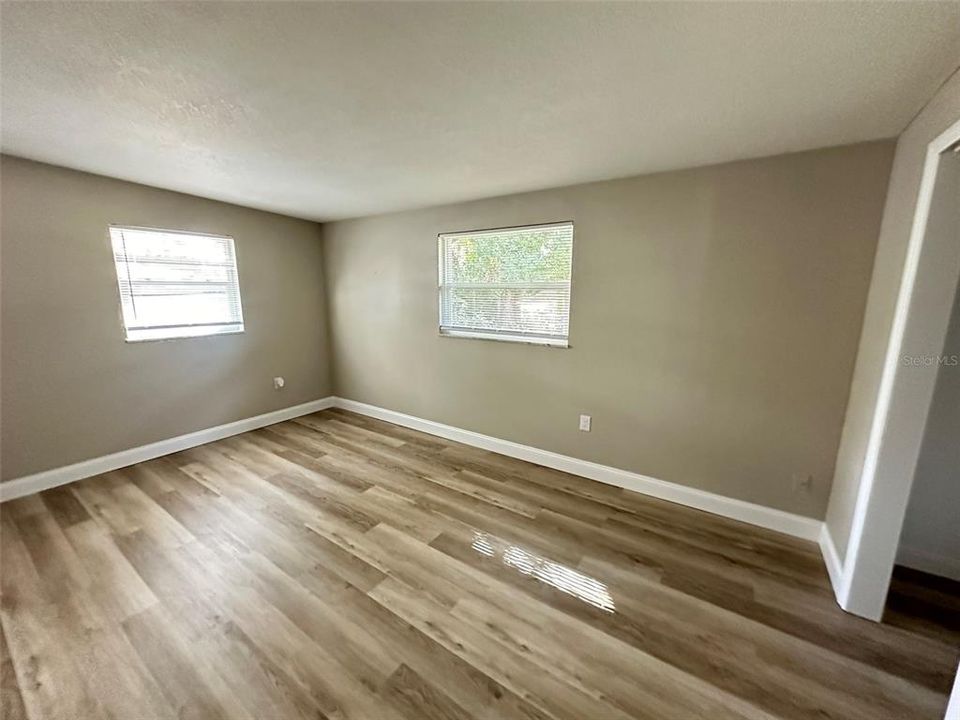 For Rent: $1,900 (3 beds, 1 baths, 1000 Square Feet)