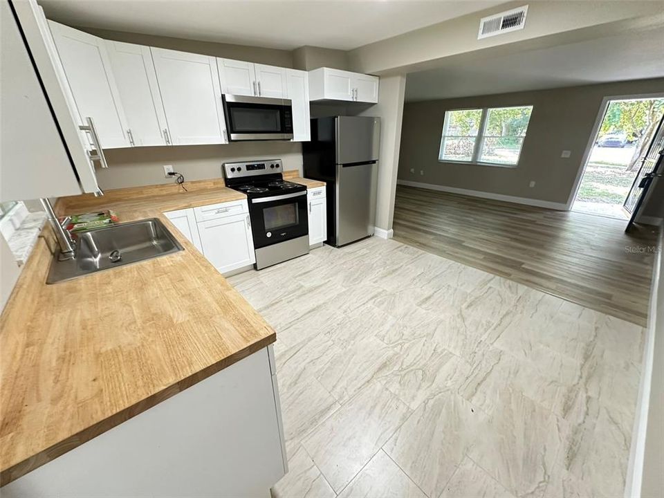 For Rent: $1,900 (3 beds, 1 baths, 1000 Square Feet)