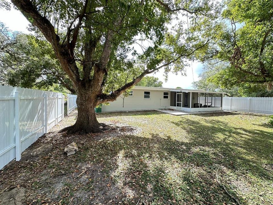 For Rent: $1,900 (3 beds, 1 baths, 1000 Square Feet)