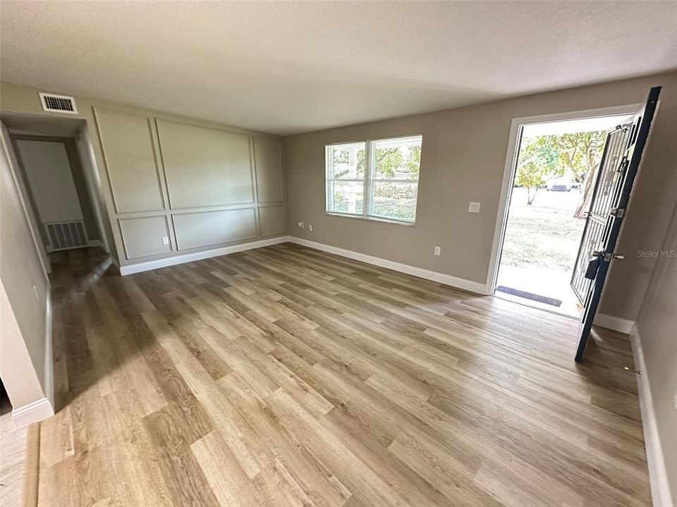 For Rent: $1,900 (3 beds, 1 baths, 1000 Square Feet)