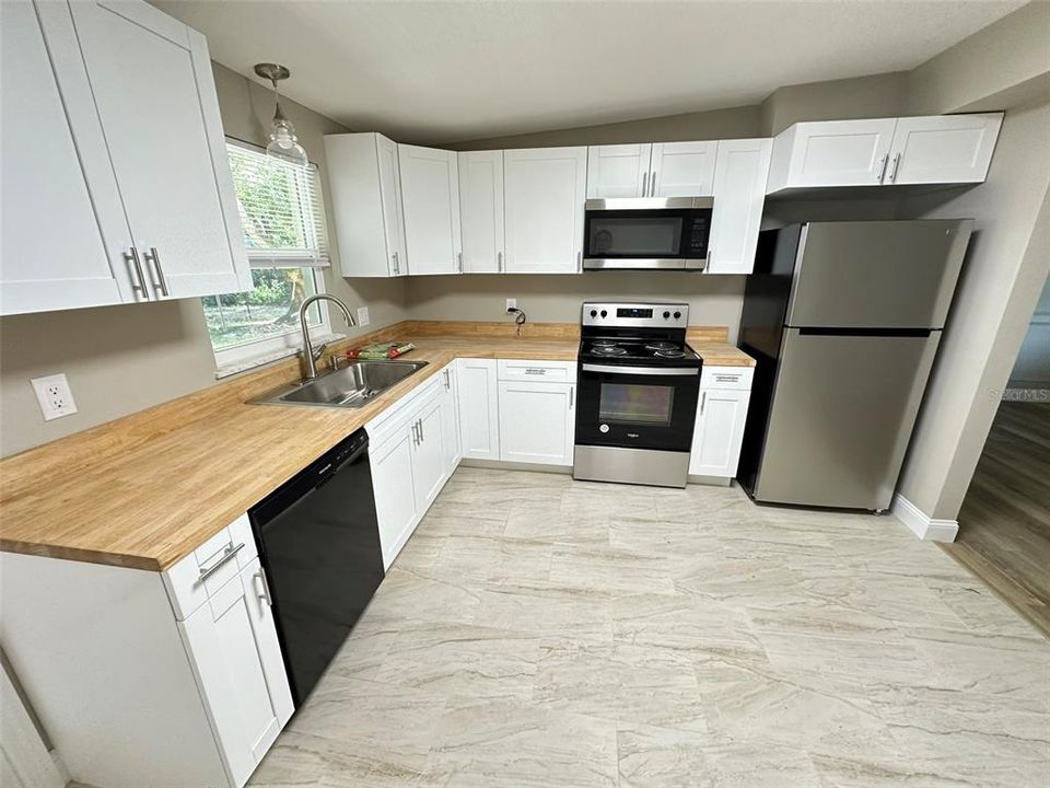 For Rent: $1,900 (3 beds, 1 baths, 1000 Square Feet)