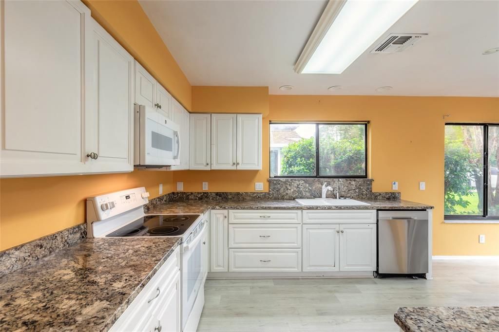 На продажу: $249,000 (3 спален, 2 ванн, 1506 Квадратных фут)