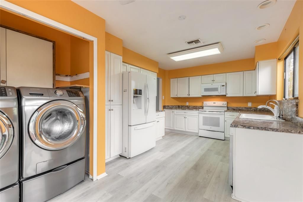 На продажу: $249,000 (3 спален, 2 ванн, 1506 Квадратных фут)