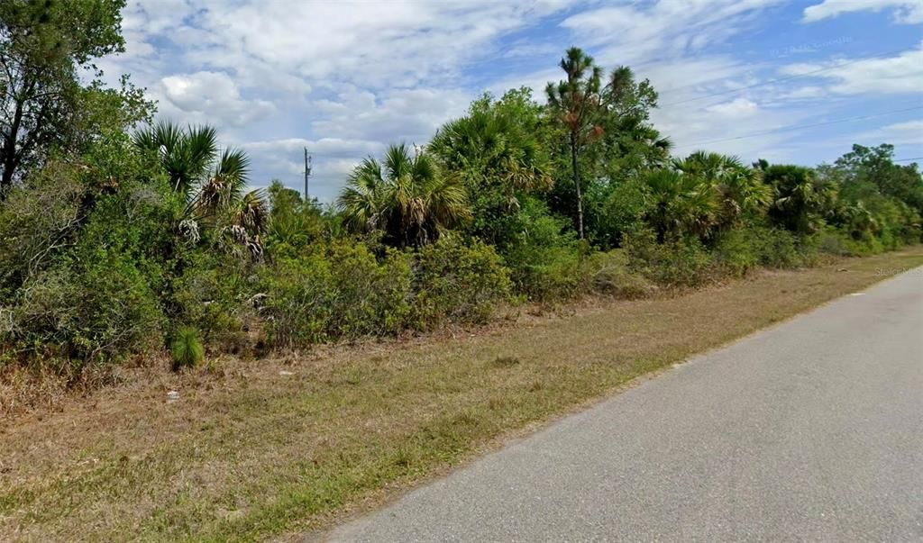 En Venta: $17,990 (0.23 acres)