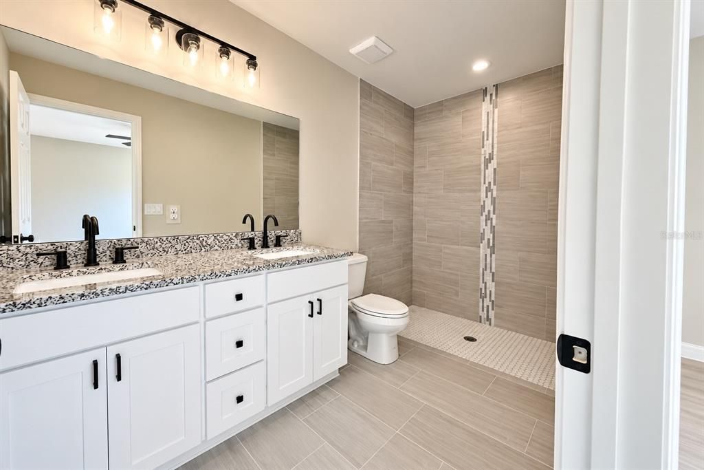 For Sale: $252,900 (3 beds, 2 baths, 1380 Square Feet)