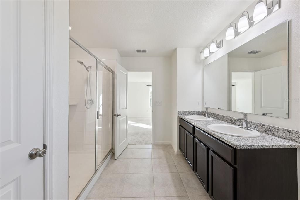 For Sale: $480,000 (4 beds, 3 baths, 2375 Square Feet)