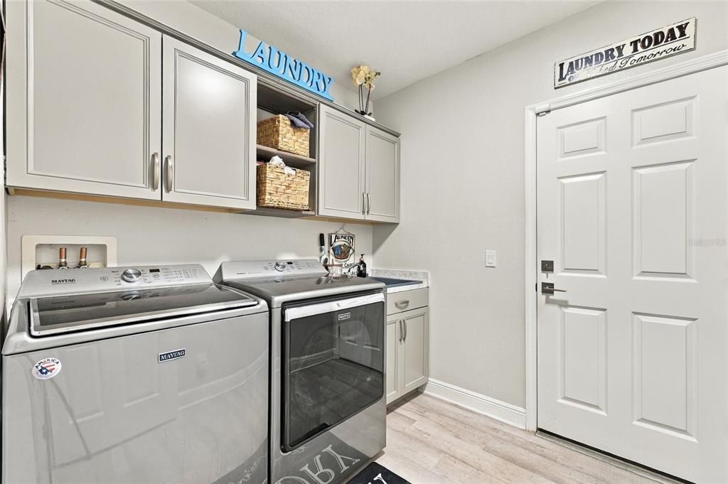 For Sale: $1,250,000 (5 beds, 4 baths, 3483 Square Feet)