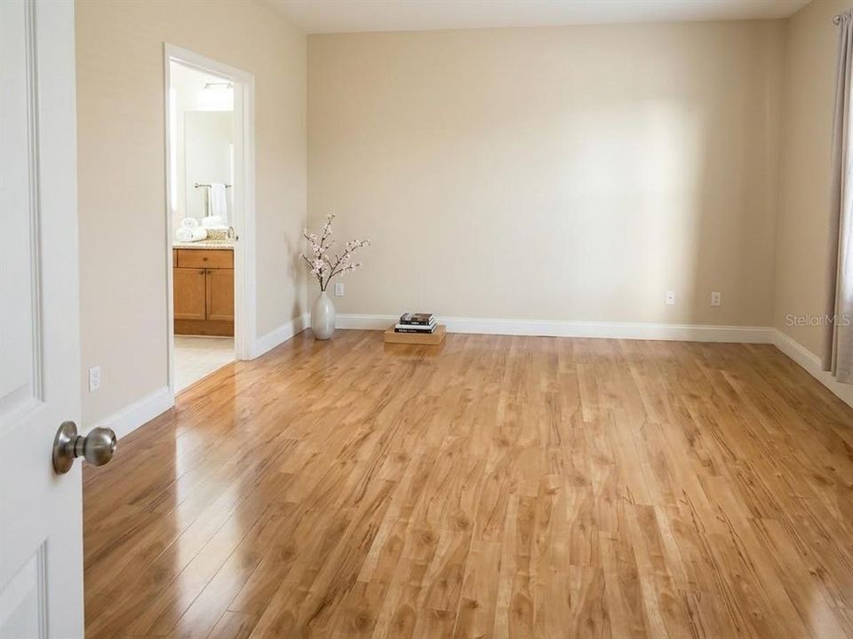 En Venta: $575,000 (4 camas, 2 baños, 2484 Pies cuadrados)