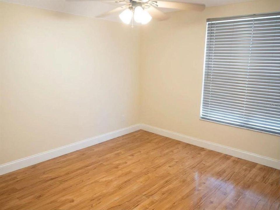 En Venta: $575,000 (4 camas, 2 baños, 2484 Pies cuadrados)