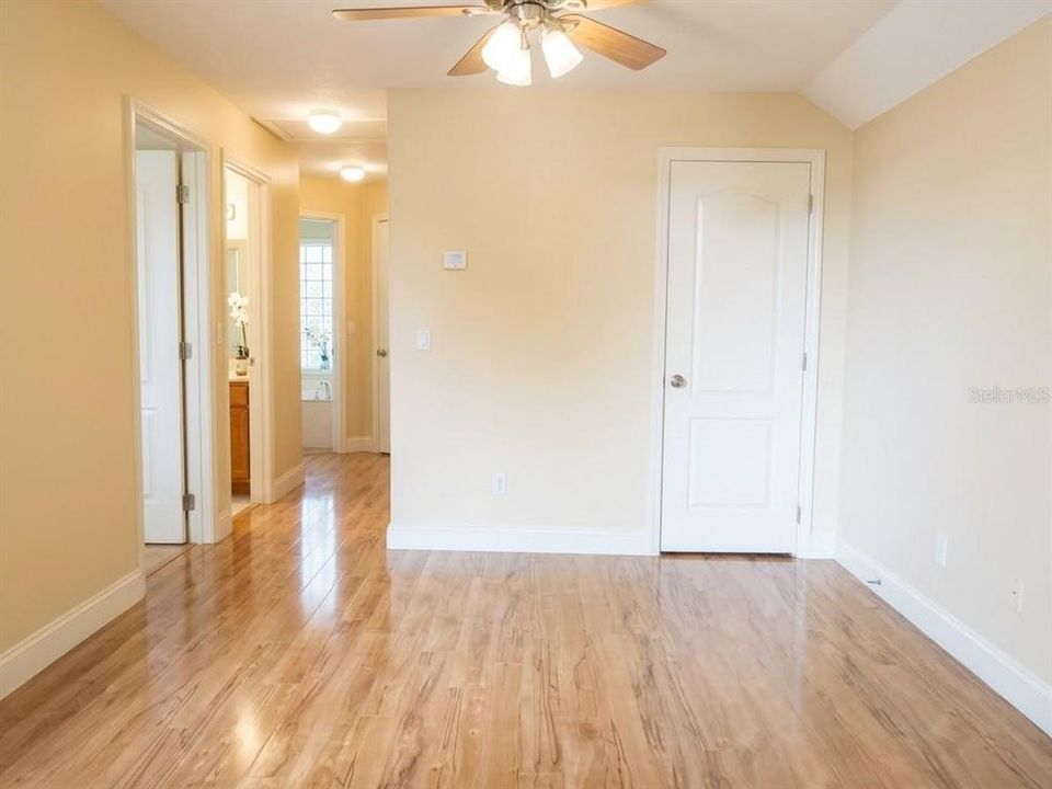En Venta: $575,000 (4 camas, 2 baños, 2484 Pies cuadrados)