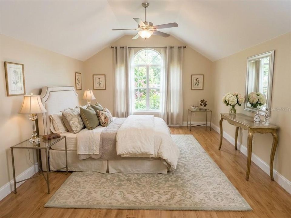 En Venta: $575,000 (4 camas, 2 baños, 2484 Pies cuadrados)