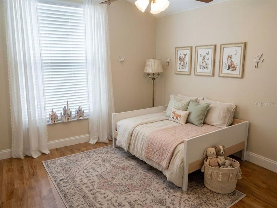 En Venta: $575,000 (4 camas, 2 baños, 2484 Pies cuadrados)
