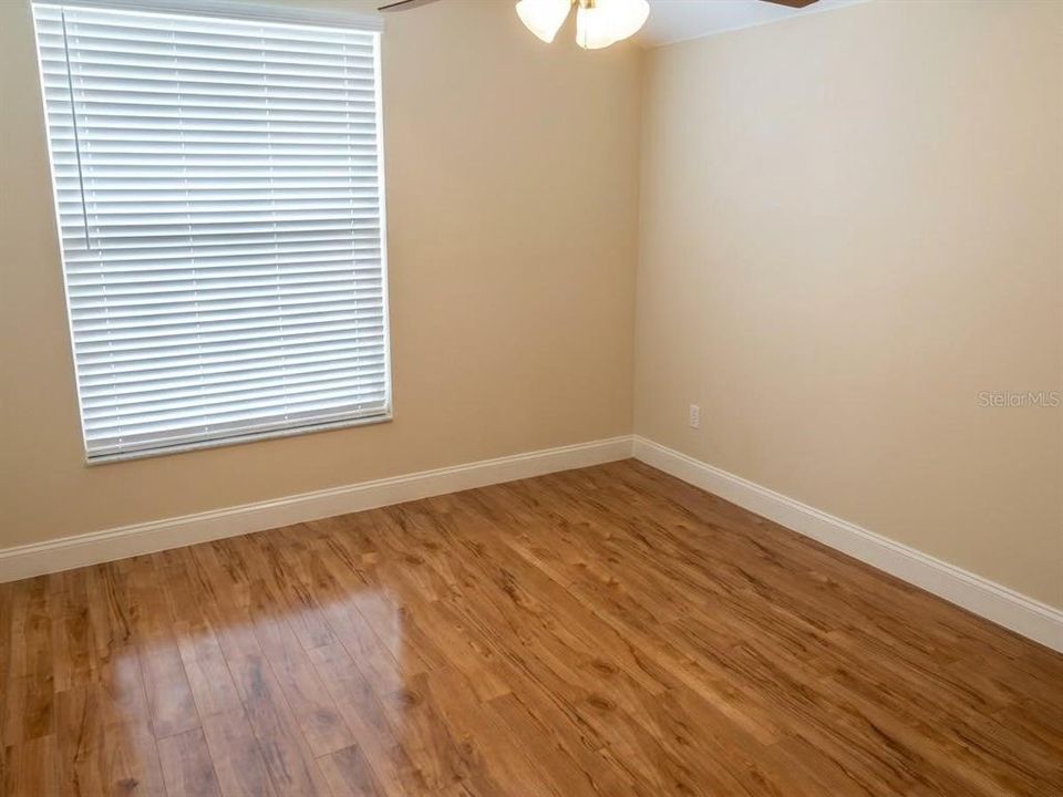 En Venta: $575,000 (4 camas, 2 baños, 2484 Pies cuadrados)
