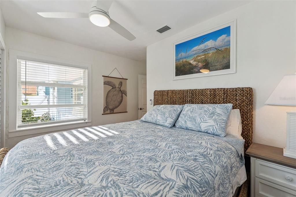 For Sale: $975,000 (2 beds, 1 baths, 1340 Square Feet)