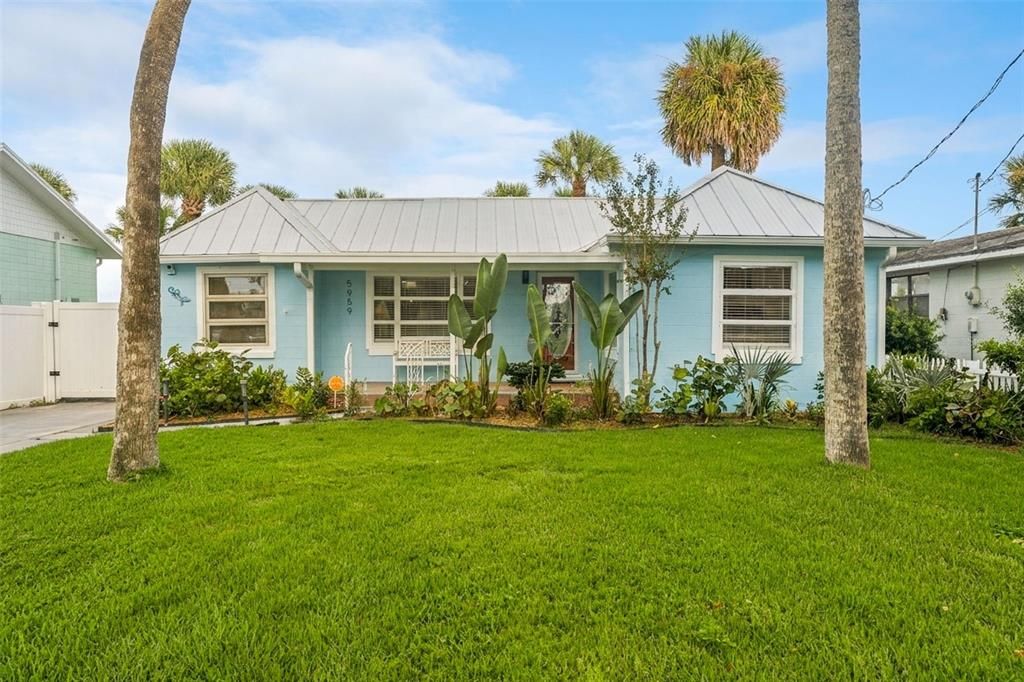 For Sale: $975,000 (2 beds, 1 baths, 1340 Square Feet)