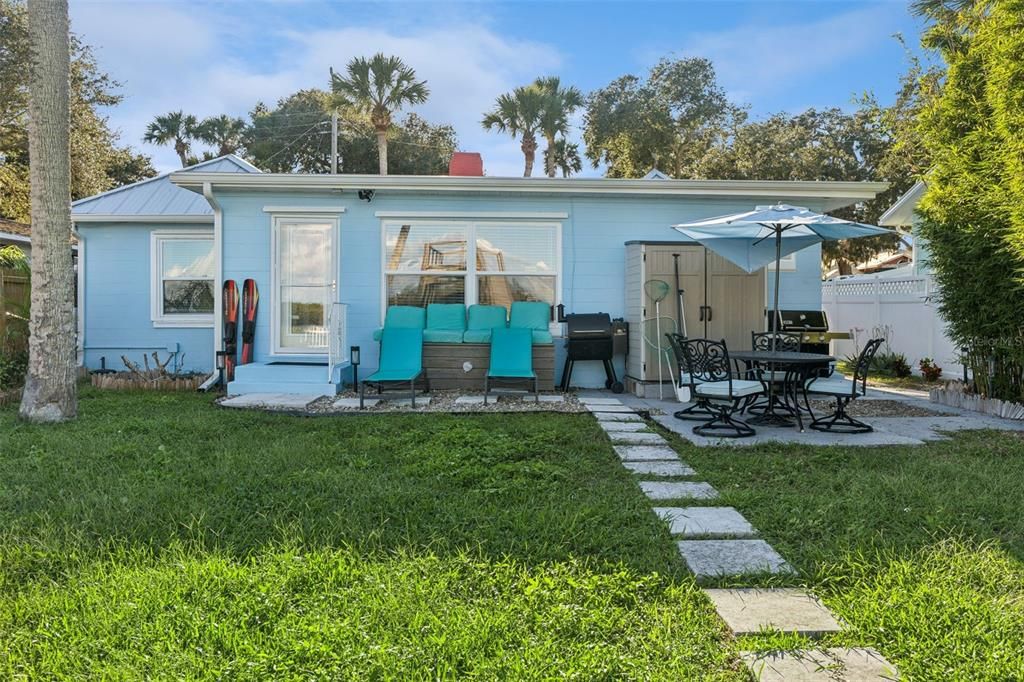 For Sale: $975,000 (2 beds, 1 baths, 1340 Square Feet)