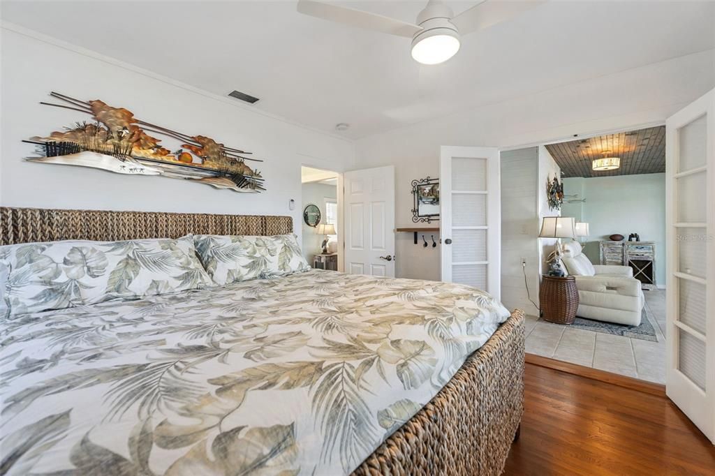 For Sale: $975,000 (2 beds, 1 baths, 1340 Square Feet)