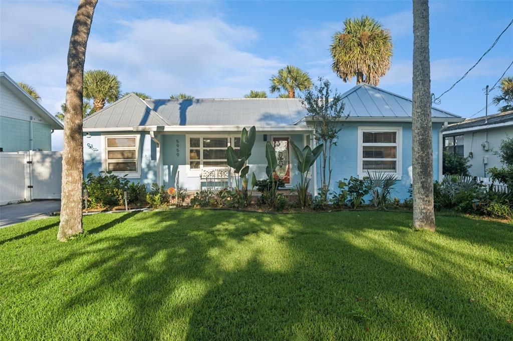 For Sale: $975,000 (2 beds, 1 baths, 1340 Square Feet)