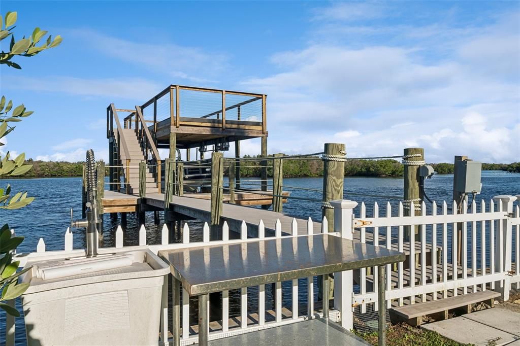 For Sale: $975,000 (2 beds, 1 baths, 1340 Square Feet)