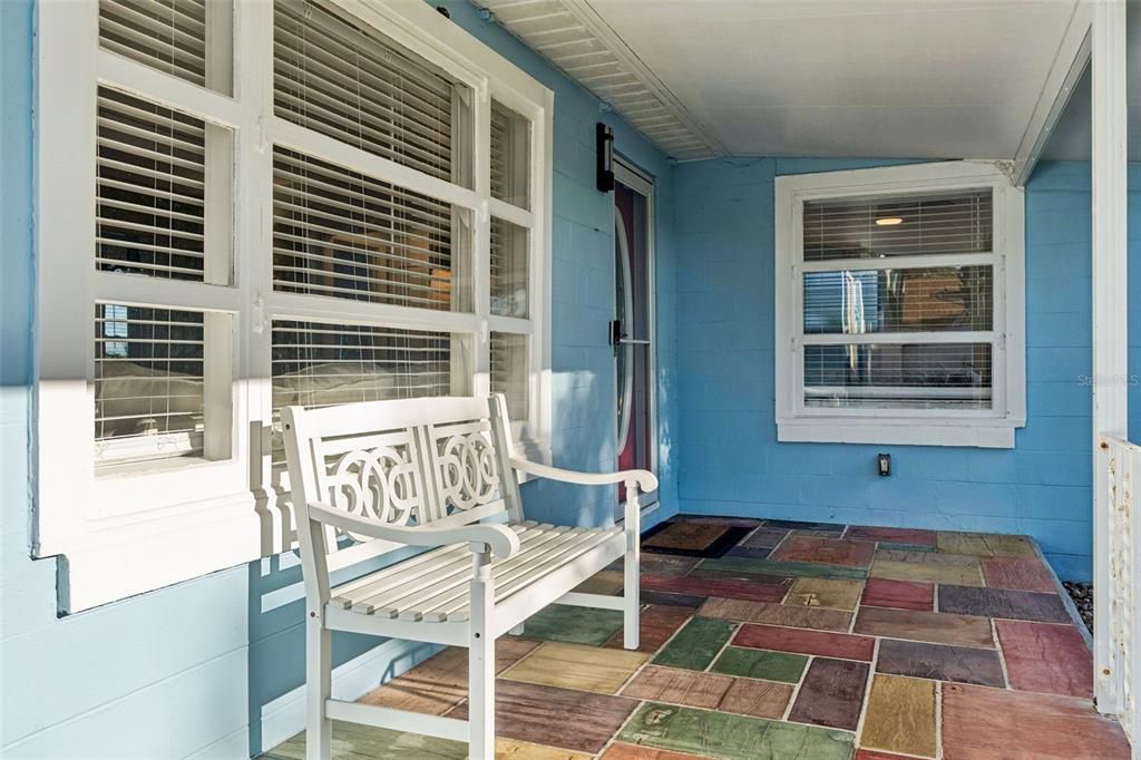 For Sale: $975,000 (2 beds, 1 baths, 1340 Square Feet)