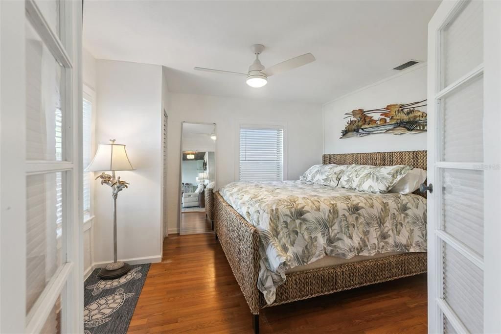 For Sale: $975,000 (2 beds, 1 baths, 1340 Square Feet)