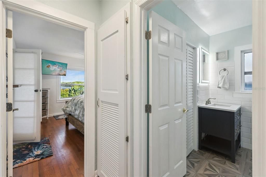 For Sale: $975,000 (2 beds, 1 baths, 1340 Square Feet)