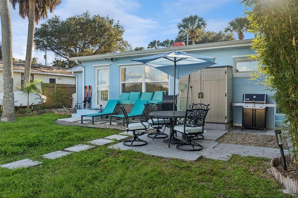 For Sale: $975,000 (2 beds, 1 baths, 1340 Square Feet)