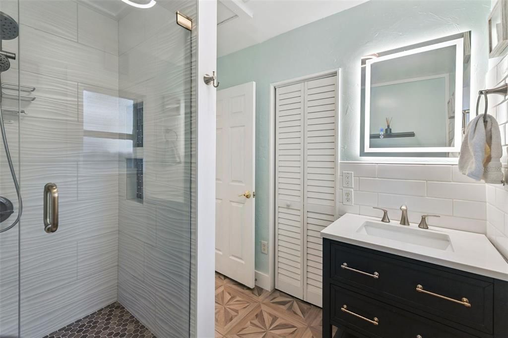 For Sale: $975,000 (2 beds, 1 baths, 1340 Square Feet)