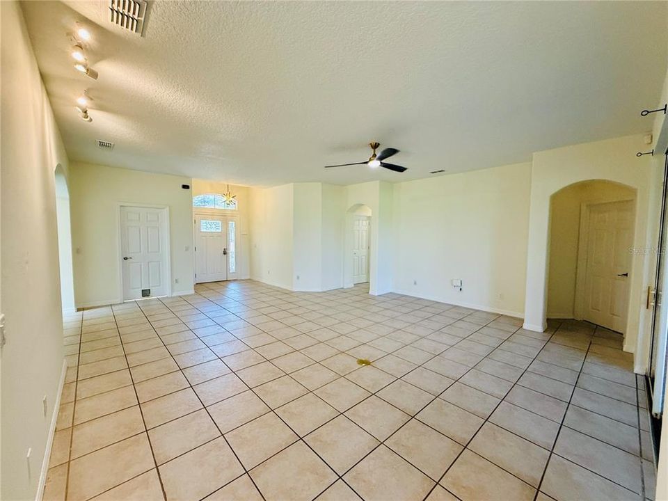 For Sale: $420,000 (3 beds, 2 baths, 1835 Square Feet)
