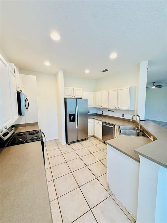 For Sale: $420,000 (3 beds, 2 baths, 1835 Square Feet)