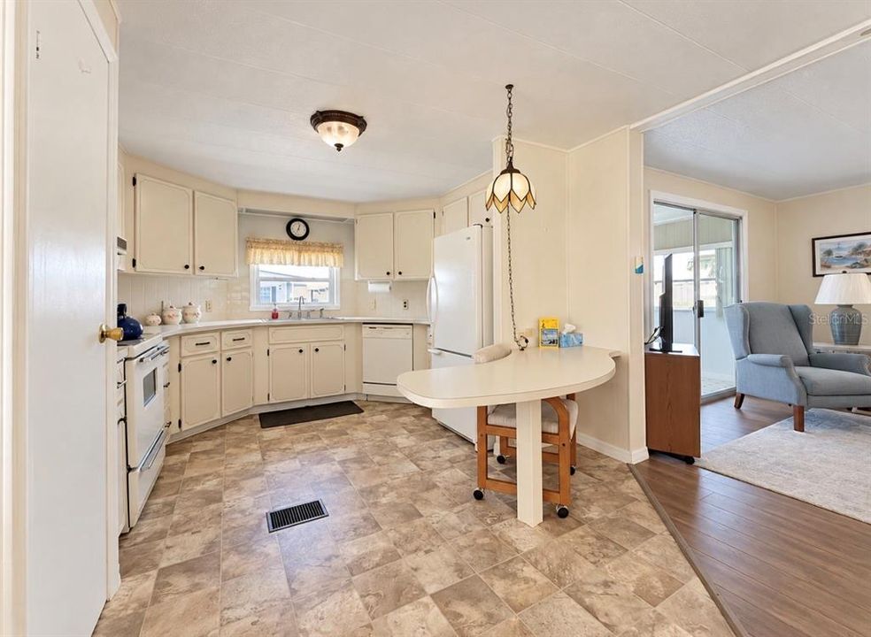 For Sale: $164,900 (2 beds, 2 baths, 1020 Square Feet)