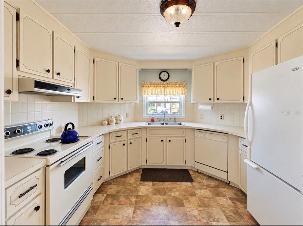 For Sale: $164,900 (2 beds, 2 baths, 1020 Square Feet)