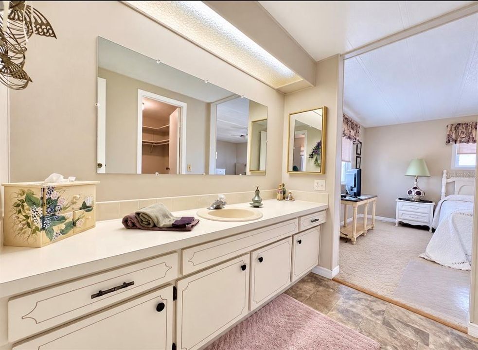 For Sale: $164,900 (2 beds, 2 baths, 1020 Square Feet)
