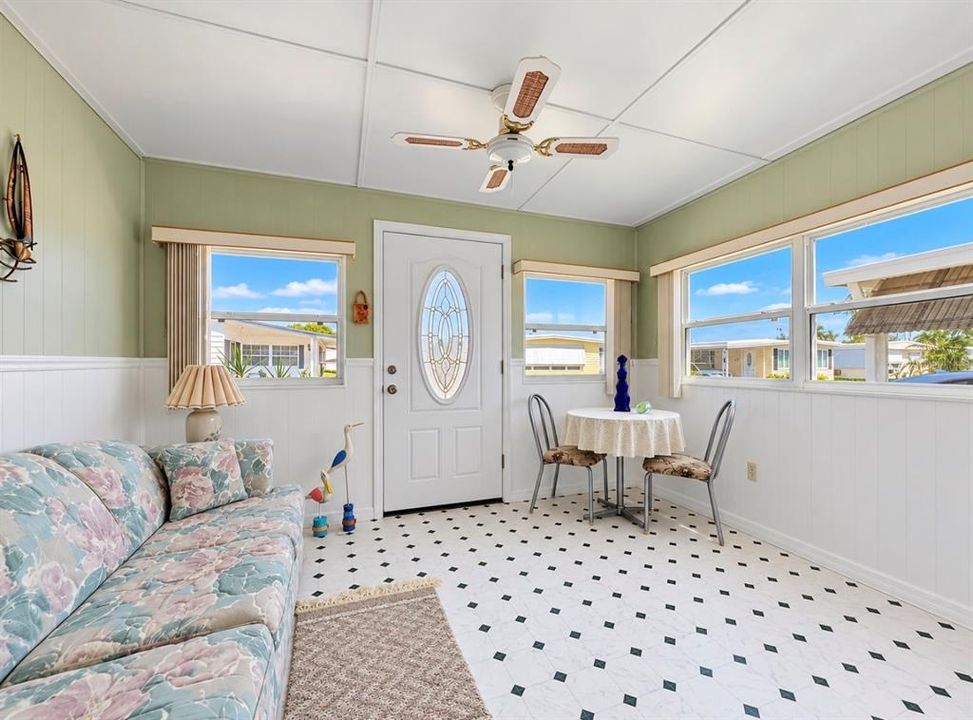 For Sale: $164,900 (2 beds, 2 baths, 1020 Square Feet)