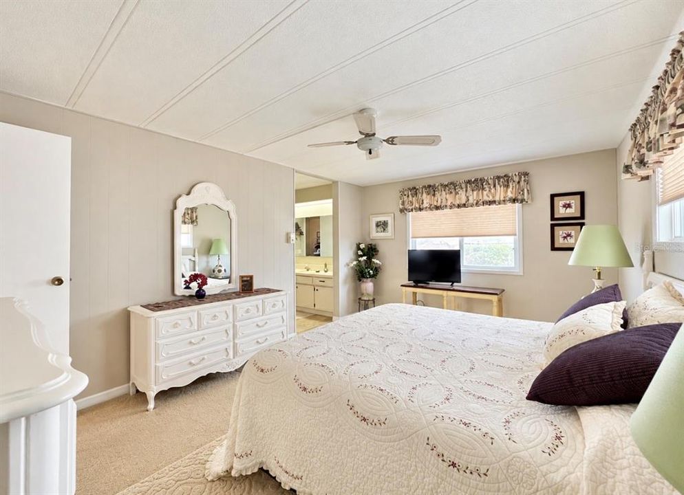 For Sale: $164,900 (2 beds, 2 baths, 1020 Square Feet)