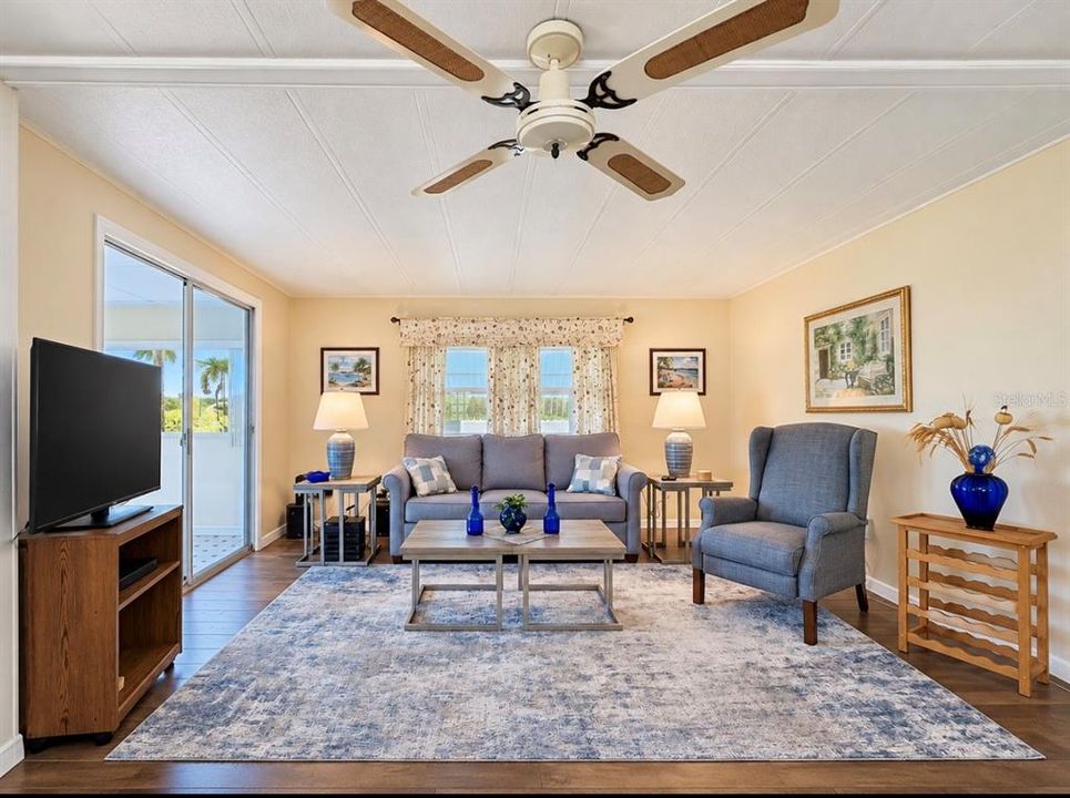 For Sale: $164,900 (2 beds, 2 baths, 1020 Square Feet)