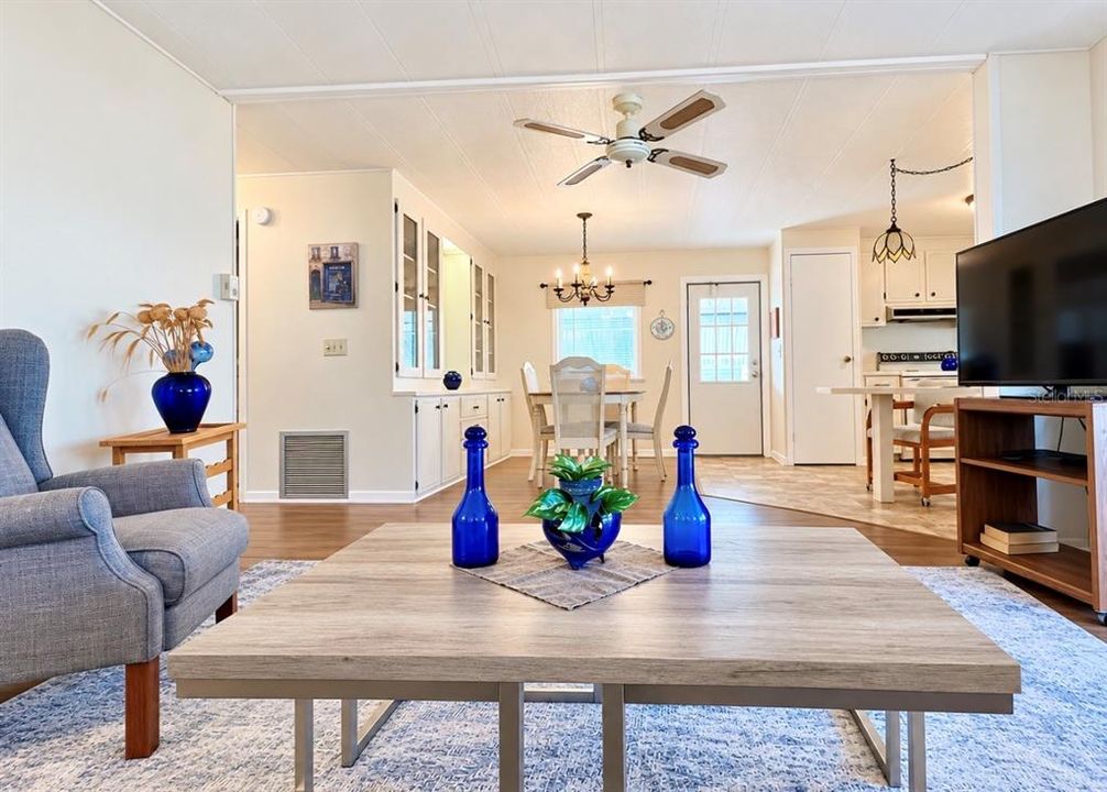 For Sale: $164,900 (2 beds, 2 baths, 1020 Square Feet)
