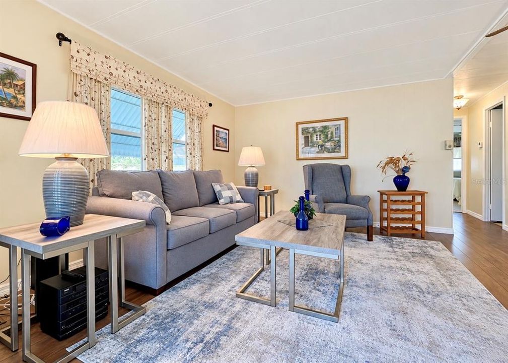 For Sale: $164,900 (2 beds, 2 baths, 1020 Square Feet)