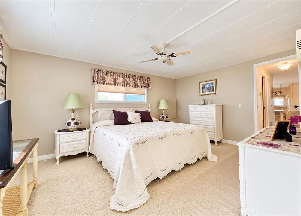 For Sale: $164,900 (2 beds, 2 baths, 1020 Square Feet)
