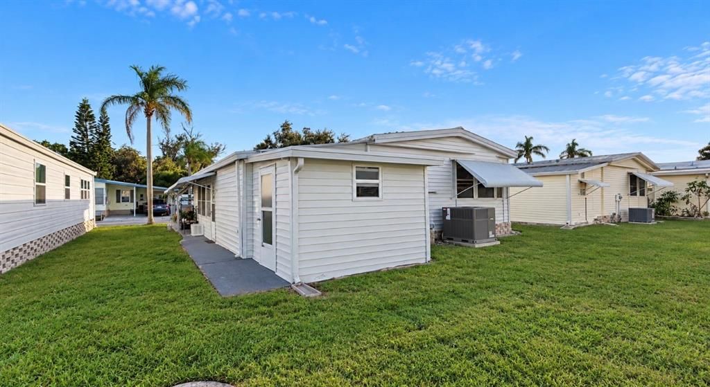 For Sale: $124,900 (2 beds, 2 baths, 960 Square Feet)