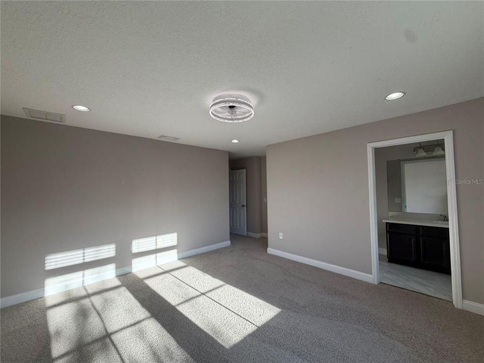 For Sale: $585,000 (5 beds, 4 baths, 3892 Square Feet)