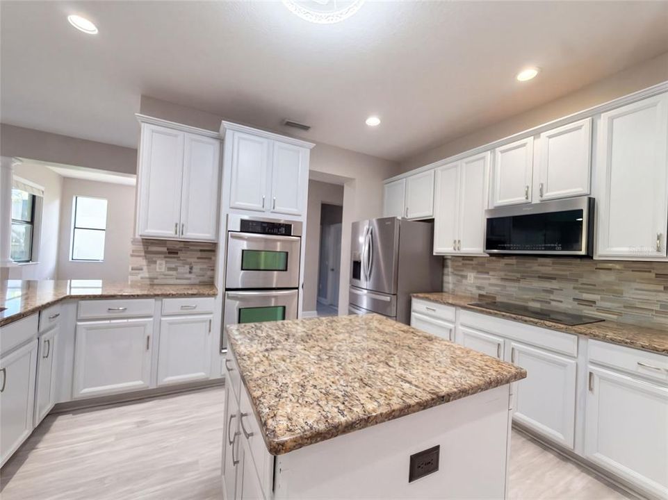 For Sale: $585,000 (5 beds, 4 baths, 3892 Square Feet)