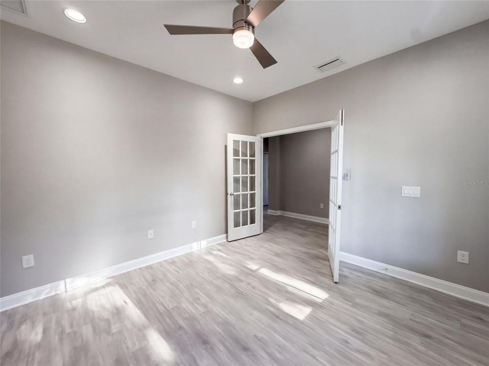 For Sale: $585,000 (5 beds, 4 baths, 3892 Square Feet)