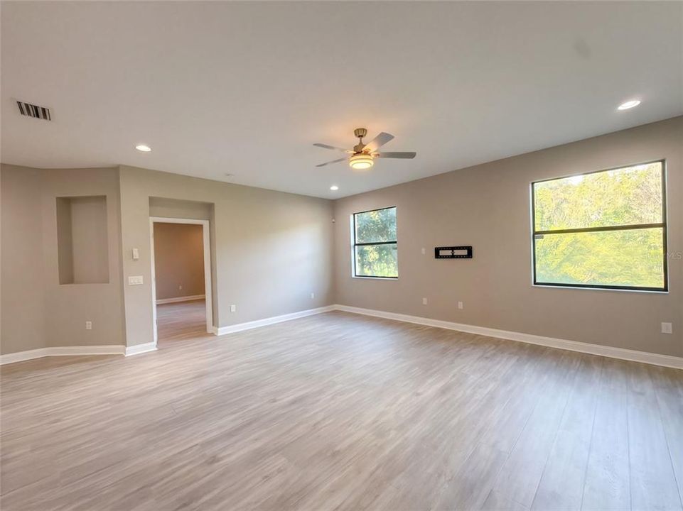 For Sale: $585,000 (5 beds, 4 baths, 3892 Square Feet)